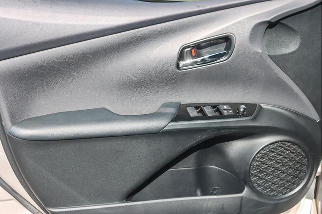 Photo of 2022 Titanium Glow Toyota Prius Prime