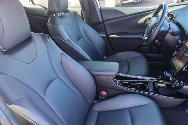Photo of 2022 Titanium Glow Toyota Prius Prime