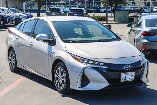 Photo of 2022 Titanium Glow Toyota Prius Prime