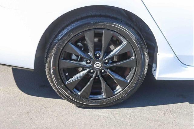 Photo of 2018 Aspen White Nissan Sentra