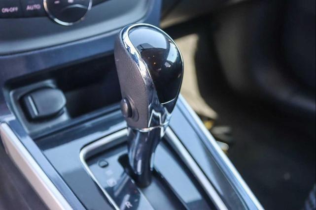 Photo of 2018 Aspen White Nissan Sentra