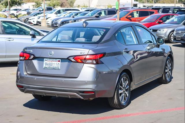 Photo of 2021 Gun Metallic Nissan Versa