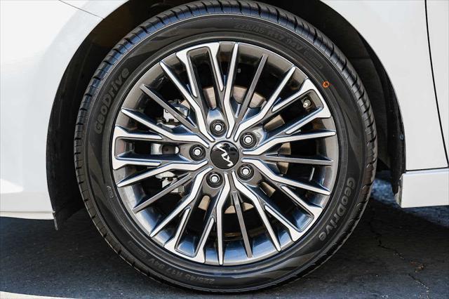 Photo of 2023 Snow White Pearl Kia Forte