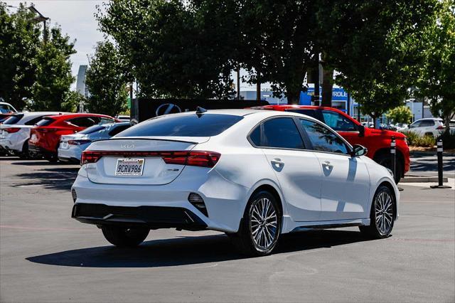 Photo of 2023 Snow White Pearl Kia Forte