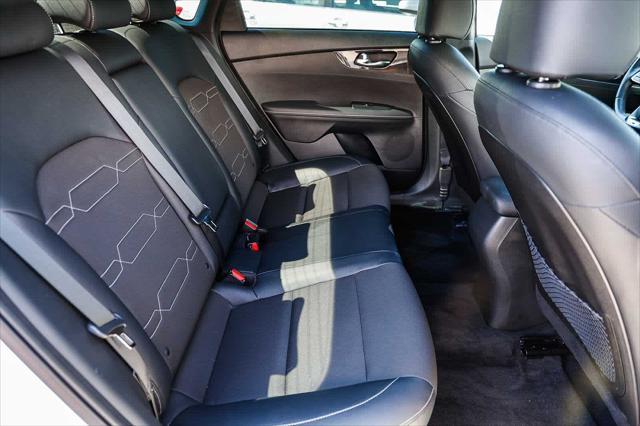 Photo of 2023 Snow White Pearl Kia Forte