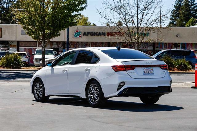 Photo of 2023 Snow White Pearl Kia Forte