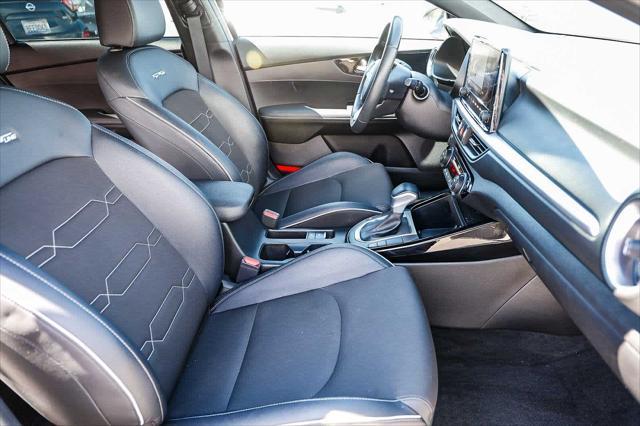 Photo of 2023 Snow White Pearl Kia Forte