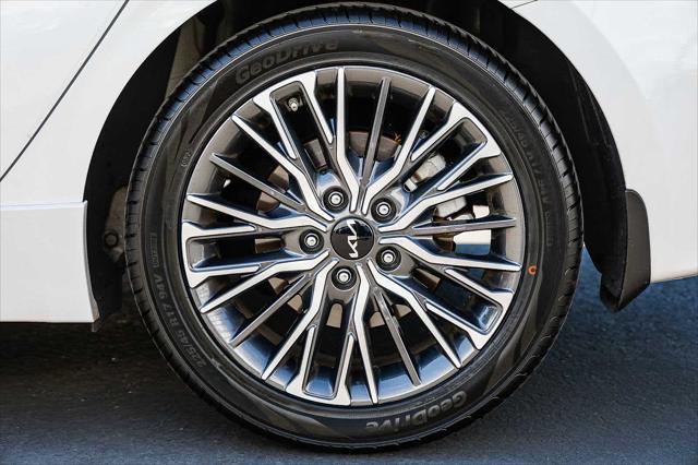 Photo of 2023 Snow White Pearl Kia Forte