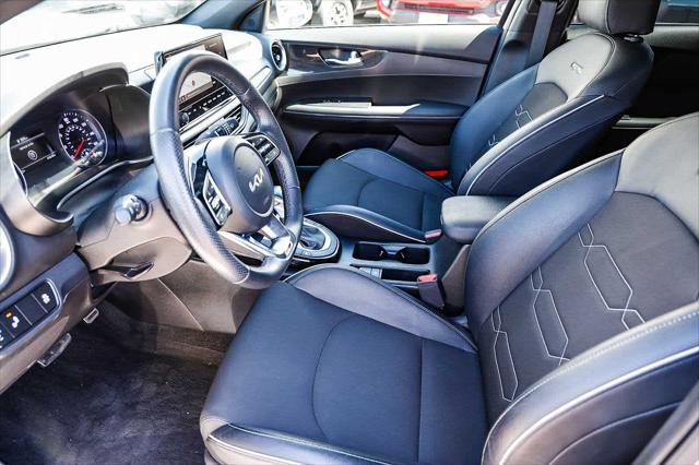 Photo of 2023 Snow White Pearl Kia Forte