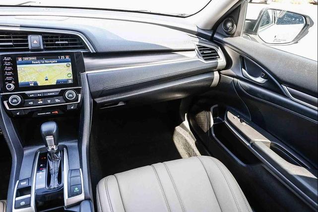 Photo of 2019 Platinum White Pearl Honda Civic