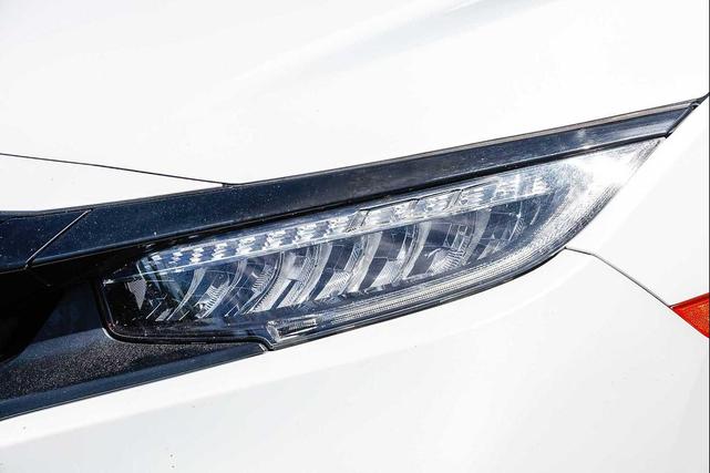 Photo of 2019 Platinum White Pearl Honda Civic
