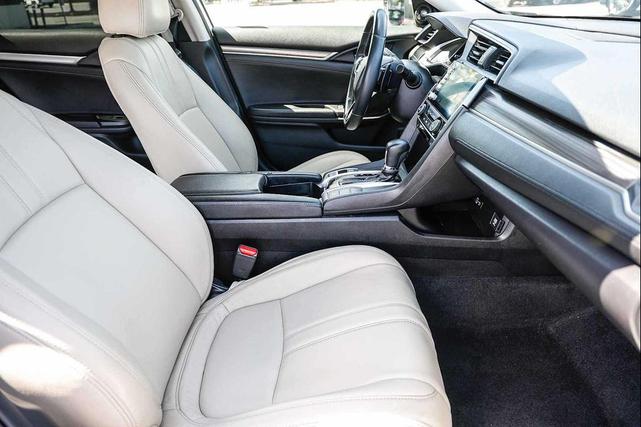 Photo of 2019 Platinum White Pearl Honda Civic