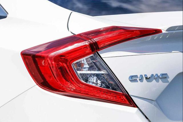 Photo of 2019 Platinum White Pearl Honda Civic