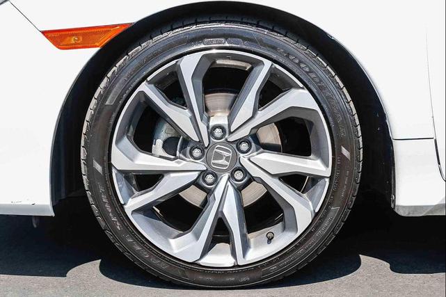 Photo of 2019 Platinum White Pearl Honda Civic