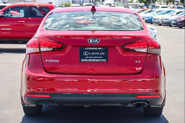 Photo of 2017 Currant Red Kia Forte