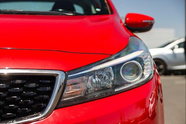 Photo of 2017 Currant Red Kia Forte