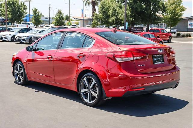 Photo of 2017 Currant Red Kia Forte
