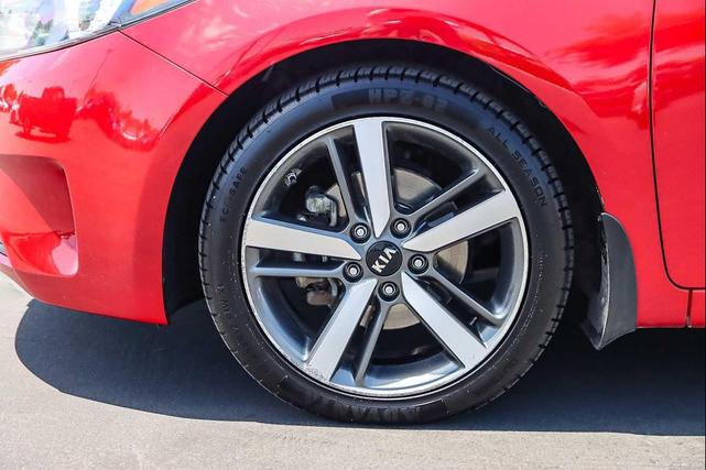 Photo of 2017 Currant Red Kia Forte