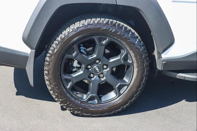Photo of 2021 Super White Toyota RAV4