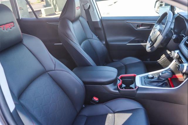 Photo of 2021 Super White Toyota RAV4