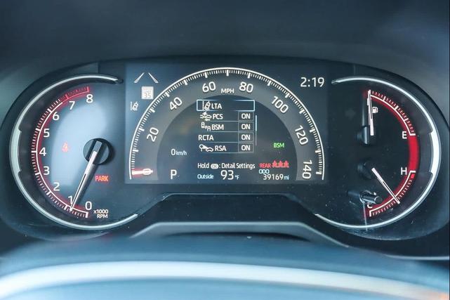 Photo of 2021 Super White Toyota RAV4