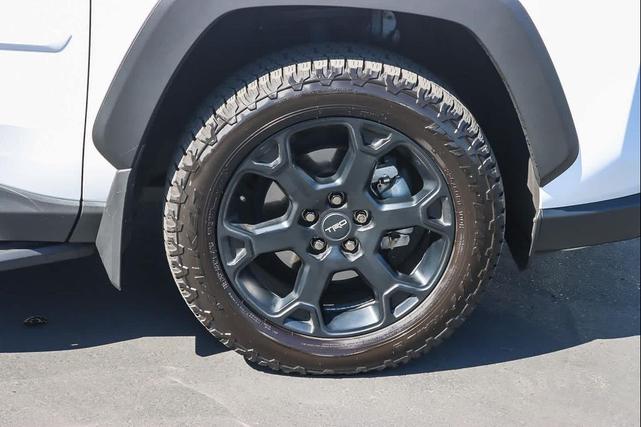 Photo of 2021 Super White Toyota RAV4