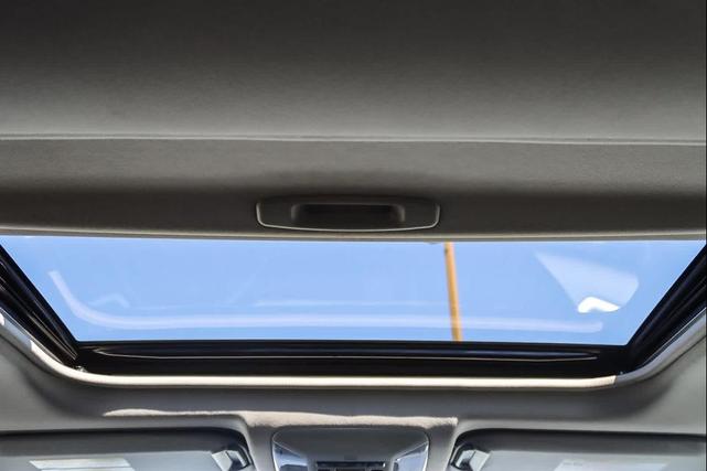 Photo of 2021 Super White Toyota RAV4