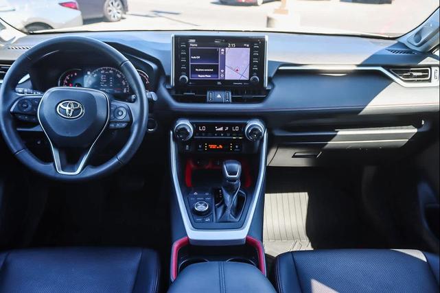 Photo of 2021 Super White Toyota RAV4