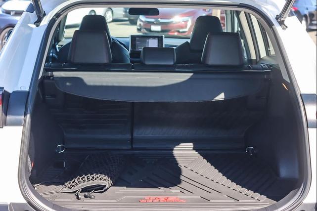 Photo of 2021 Super White Toyota RAV4