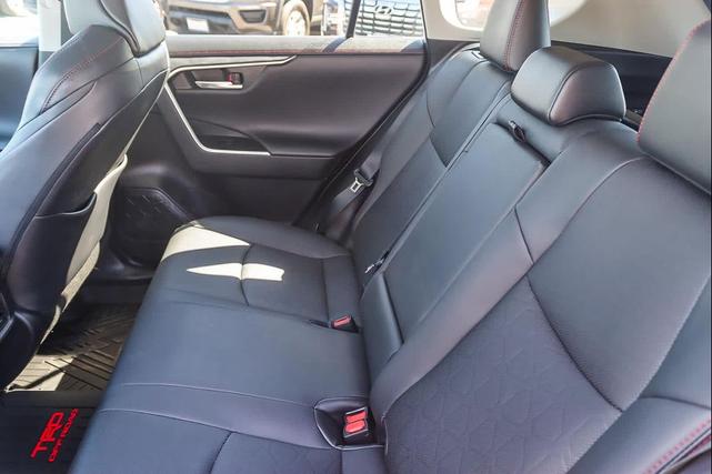 Photo of 2021 Super White Toyota RAV4