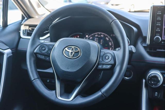 Photo of 2021 Super White Toyota RAV4