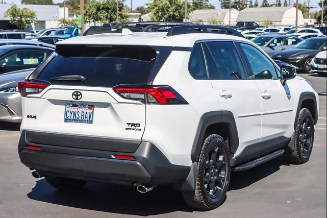 Photo of 2021 Super White Toyota RAV4