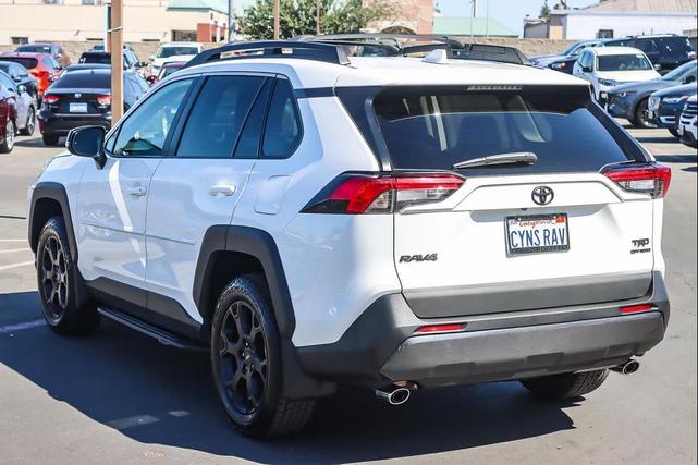 Photo of 2021 Super White Toyota RAV4