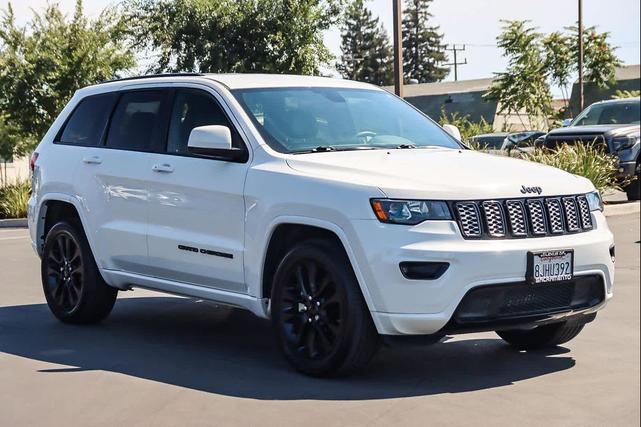 Photo of 2019 Bright White Clearcoat Jeep Grand Cherokee
