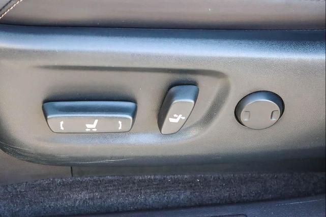 Photo of 2016 Silver Lining Metallic Lexus GX 460