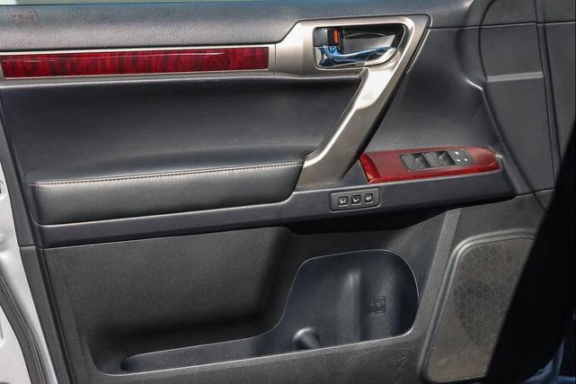 Photo of 2016 Silver Lining Metallic Lexus GX 460