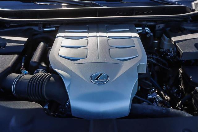 Photo of 2016 Silver Lining Metallic Lexus GX 460