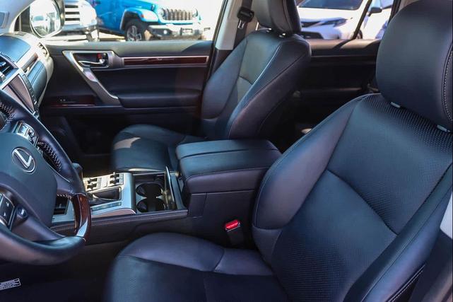 Photo of 2016 Silver Lining Metallic Lexus GX 460