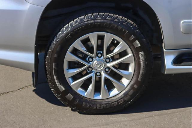Photo of 2016 Silver Lining Metallic Lexus GX 460