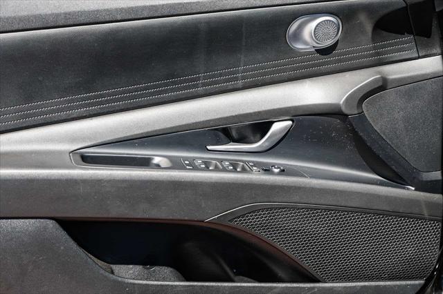 Photo of 2023 Phantom Black Hyundai ELANTRA