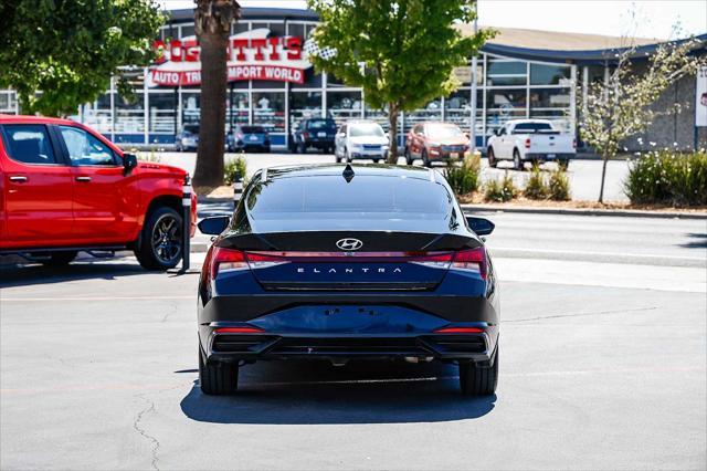 Photo of 2023 Phantom Black Hyundai ELANTRA
