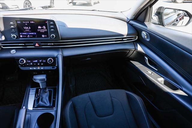 Photo of 2023 Phantom Black Hyundai ELANTRA