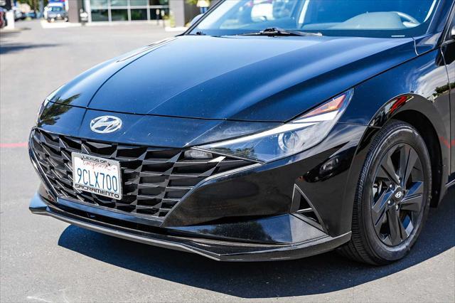 Photo of 2023 Phantom Black Hyundai ELANTRA