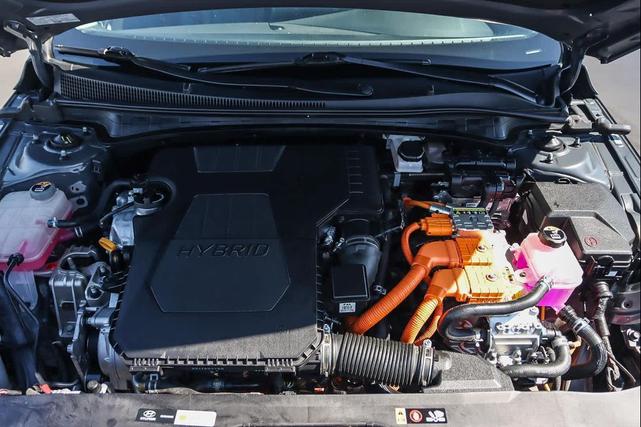 Photo of 2024 Amazon Gray Hyundai ELANTRA HEV
