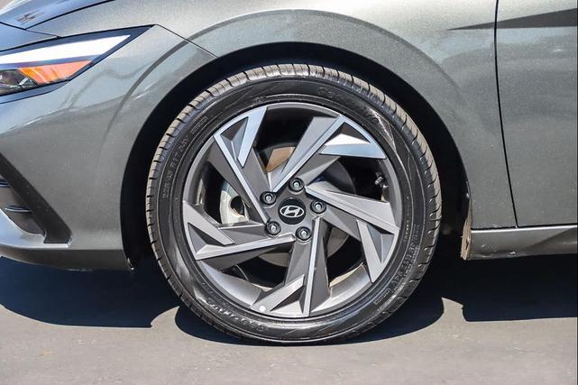 Photo of 2024 Amazon Gray Hyundai ELANTRA HEV