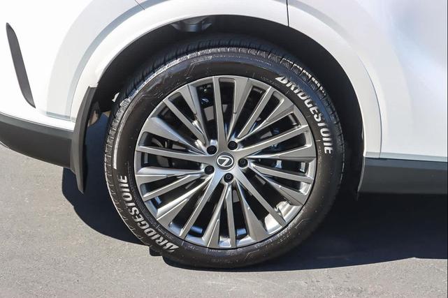 Photo of 2023 Eminent White Pearl Lexus RX 350
