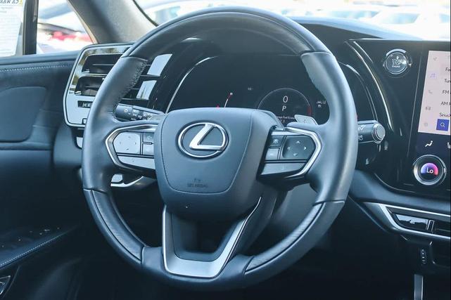 Photo of 2023 Eminent White Pearl Lexus RX 350