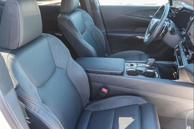Photo of 2023 Eminent White Pearl Lexus RX 350
