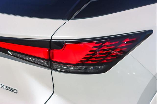 Photo of 2023 Eminent White Pearl Lexus RX 350