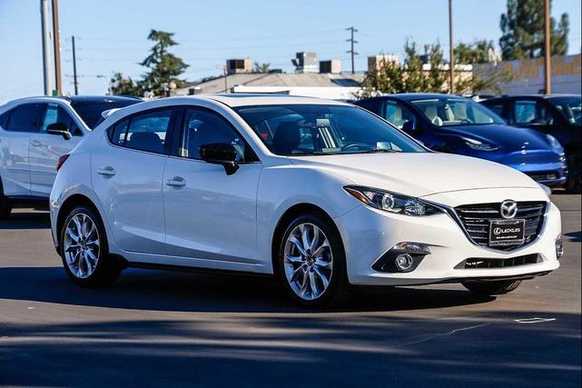 Photo of 2015 White Mazda Mazda3